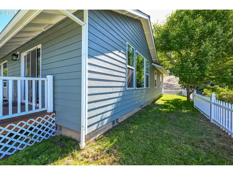 2804 NW Daysha Drive Roseburg OR 97471