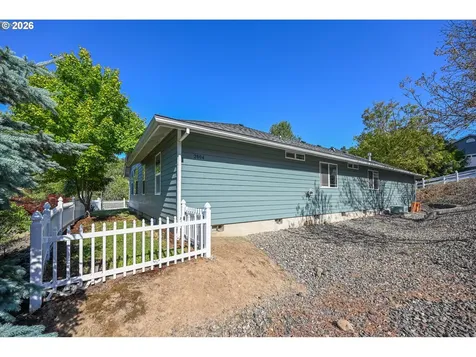 2804 NW Daysha Drive Roseburg OR 97471
