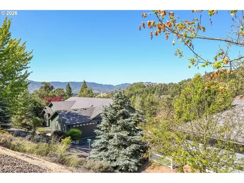 2804 NW Daysha Drive Roseburg OR 97471