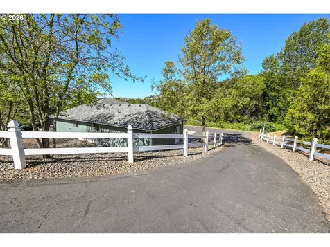 2804 NW Daysha Drive Roseburg OR 97471