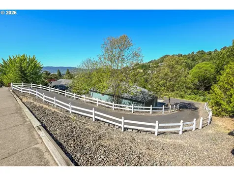 2804 NW Daysha Drive Roseburg OR 97471