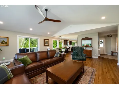 2804 NW Daysha Drive Roseburg OR 97471