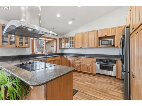 1137 Ash Grove Loop Creswell OR 97426