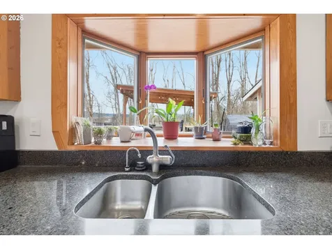 1137 Ash Grove Loop Creswell OR 97426