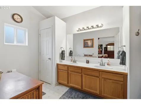 1137 Ash Grove Loop Creswell OR 97426