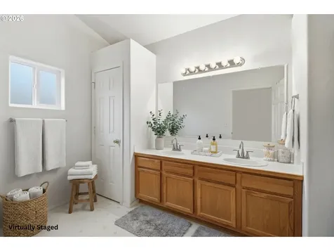 1137 Ash Grove Loop Creswell OR 97426