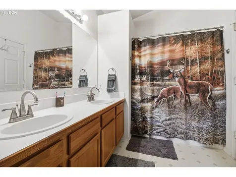 1137 Ash Grove Loop Creswell OR 97426