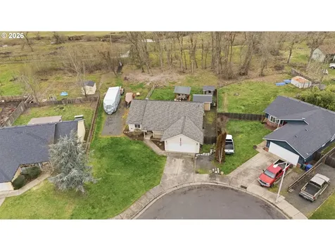 1137 Ash Grove Loop Creswell OR 97426