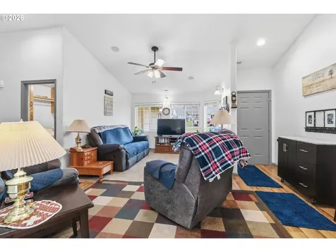 1137 Ash Grove Loop Creswell OR 97426