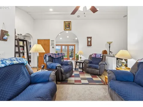 1137 Ash Grove Loop Creswell OR 97426