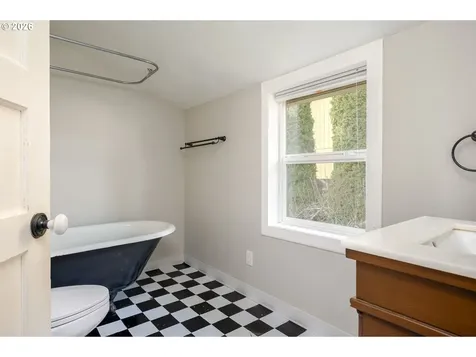 8310 NE Sacramento Street Portland OR 97220