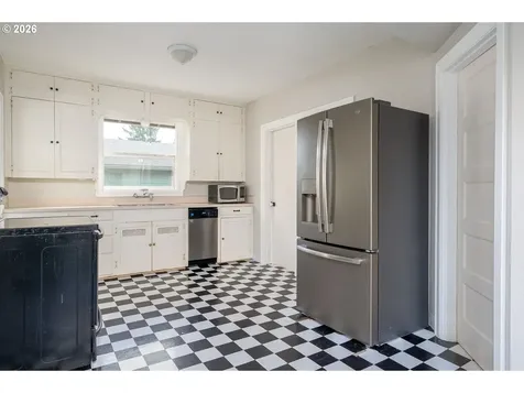 8310 NE Sacramento Street Portland OR 97220
