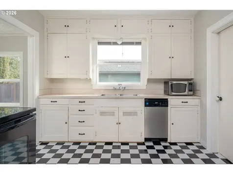 8310 NE Sacramento Street Portland OR 97220