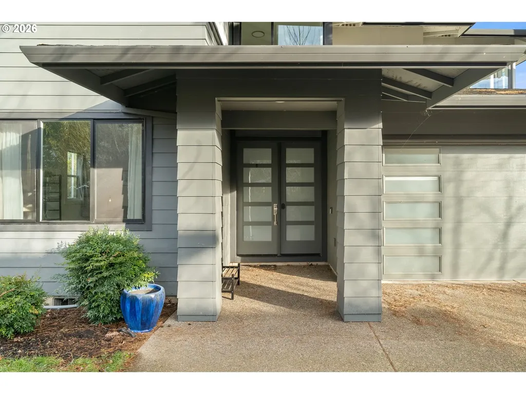 5891 SW 67th Place Portland OR 97225