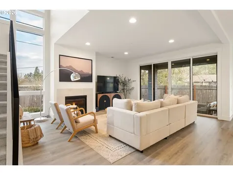 5891 SW 67th Place Portland OR 97225