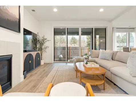 5891 SW 67th Place Portland OR 97225