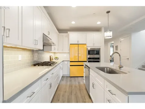 5891 SW 67th Place Portland OR 97225