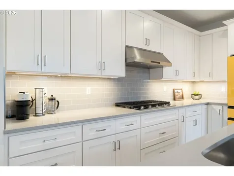 5891 SW 67th Place Portland OR 97225