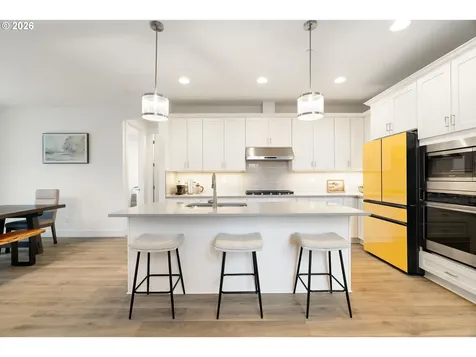 5891 SW 67th Place Portland OR 97225