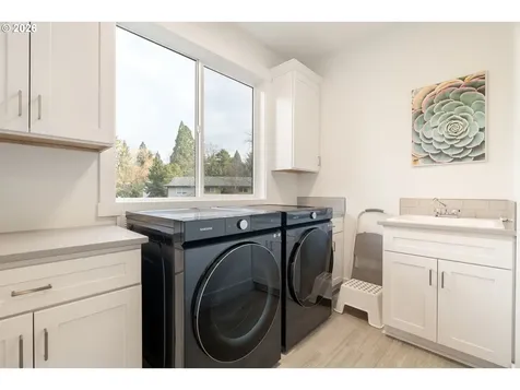 5891 SW 67th Place Portland OR 97225