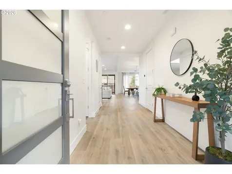 5891 SW 67th Place Portland OR 97225