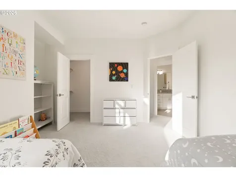 5891 SW 67th Place Portland OR 97225