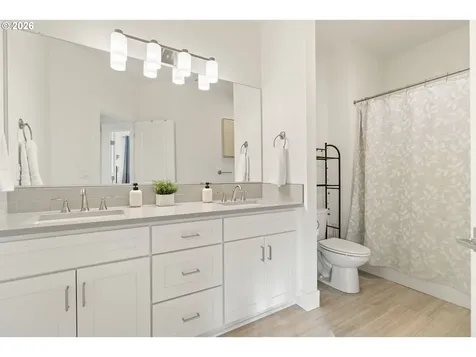 5891 SW 67th Place Portland OR 97225