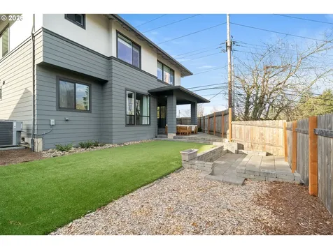5891 SW 67th Place Portland OR 97225