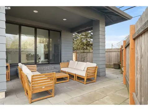 5891 SW 67th Place Portland OR 97225