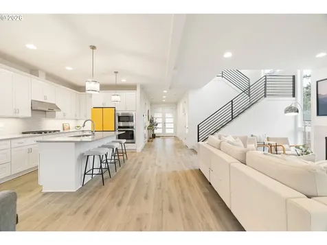 5891 SW 67th Place Portland OR 97225