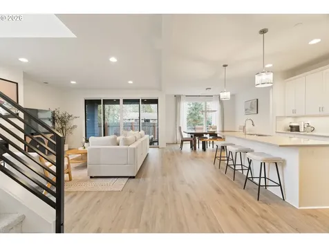 5891 SW 67th Place Portland OR 97225
