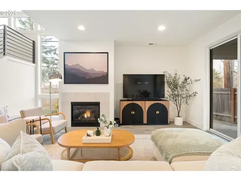 5891 SW 67th Place Portland OR 97225