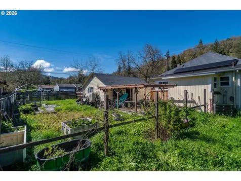 597 SE Ramp Street Roseburg OR 97470