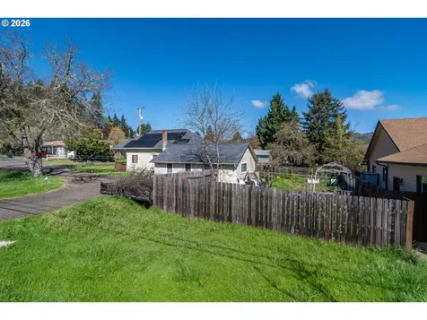 597 SE Ramp Street Roseburg OR 97470