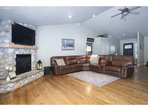418 Rivershore Drive Roseburg OR 97470
