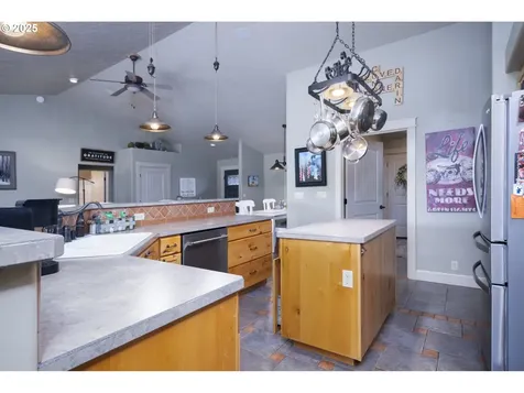 418 Rivershore Drive Roseburg OR 97470