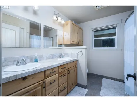 418 Rivershore Drive Roseburg OR 97470