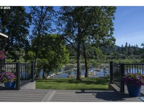 418 Rivershore Drive Roseburg OR 97470