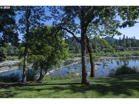 418 Rivershore Drive Roseburg OR 97470
