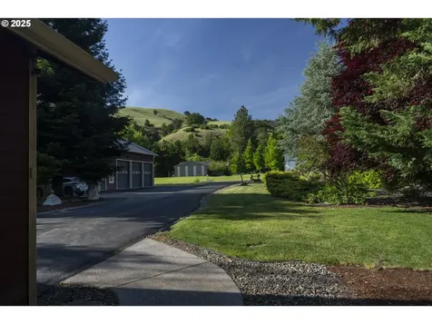 418 Rivershore Drive Roseburg OR 97470