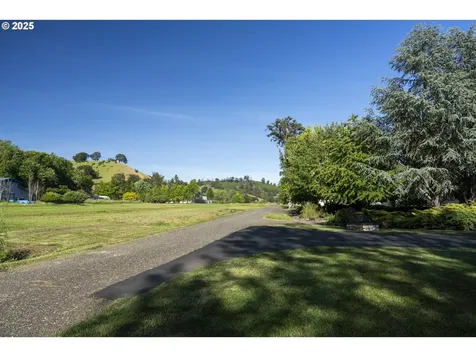 418 Rivershore Drive Roseburg OR 97470