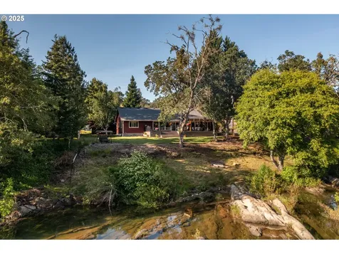 418 Rivershore Drive Roseburg OR 97470