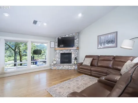 418 Rivershore Drive Roseburg OR 97470
