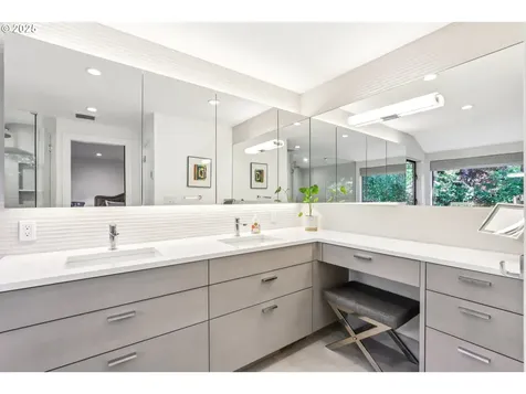 7037 SW Canby Lane Portland OR 97223