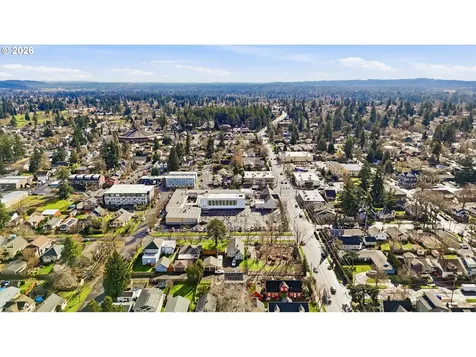 5222 SE Woodstock Boulevard Portland OR 97206