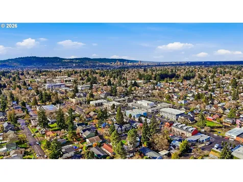 5222 SE Woodstock Boulevard Portland OR 97206