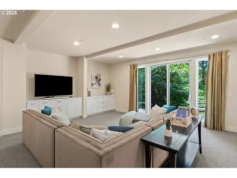 3425 SW 57th Avenue Portland OR 97221