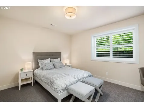 3425 SW 57th Avenue Portland OR 97221