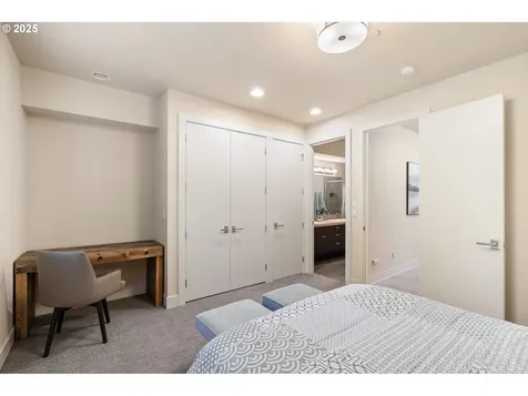 3425 SW 57th Avenue Portland OR 97221