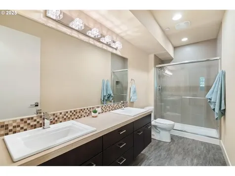 3425 SW 57th Avenue Portland OR 97221